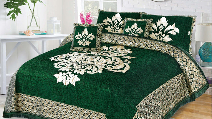 Green Crown Velvet Jacuard Bedsheet Set - 07